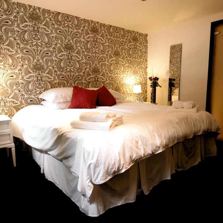The Wiremill Hotel Felbridge Room photo